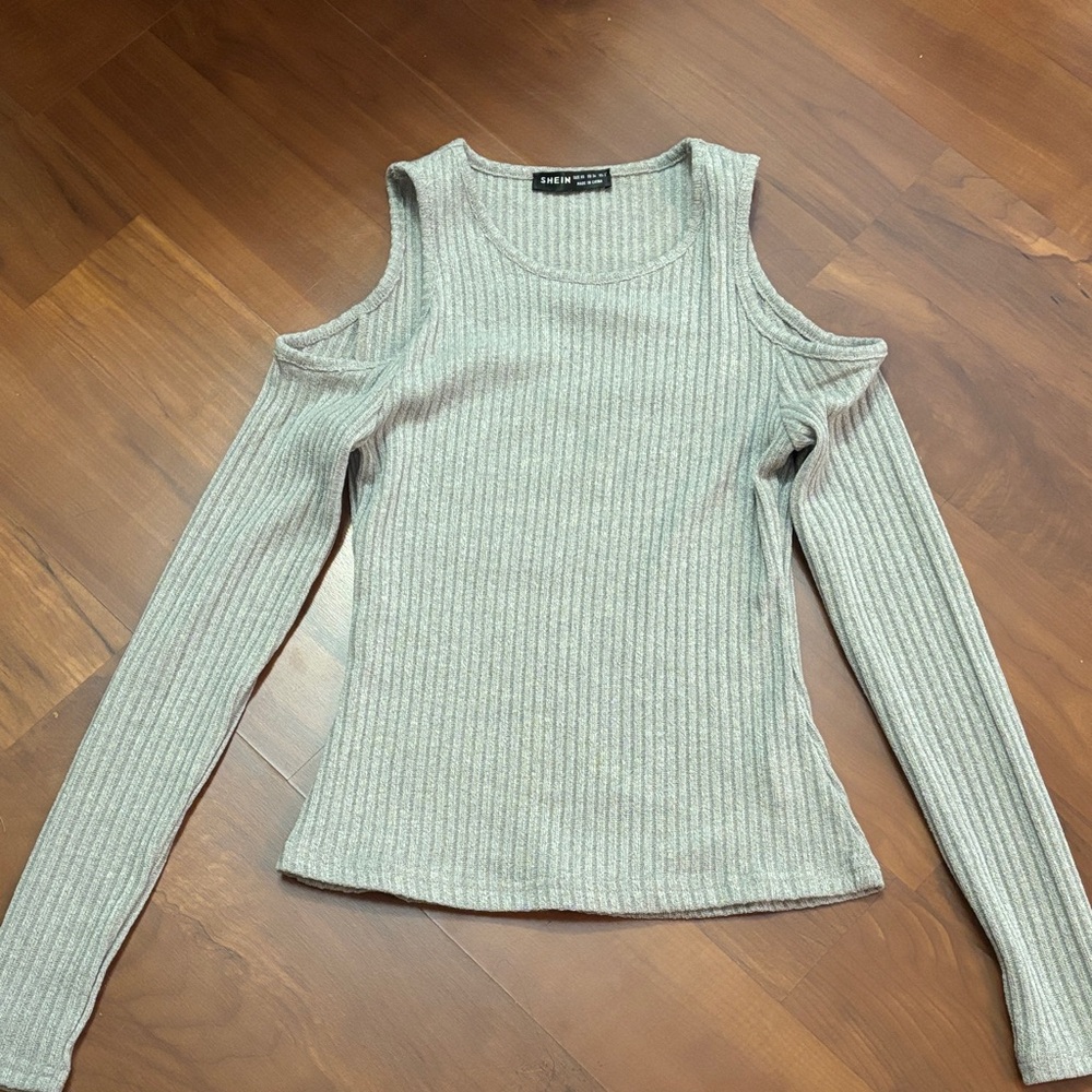 SHEIN Light Gray Ribbed Cold Shoulder Top